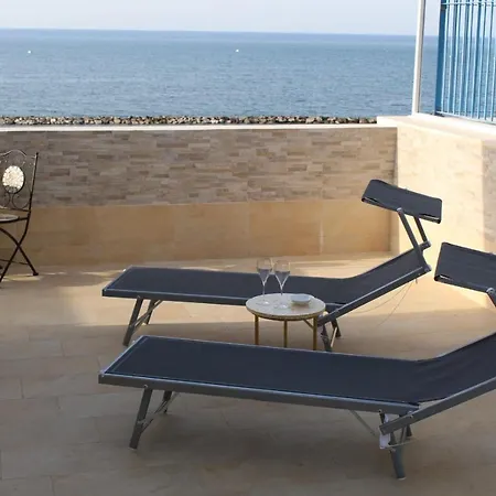 Guesthost - Tramonto Sul Mare Near The Airport Appartamento *