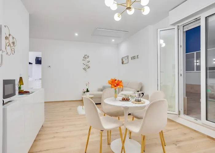 Appartamento Guesthost - Tramonto Sul Mare Near The Airport *