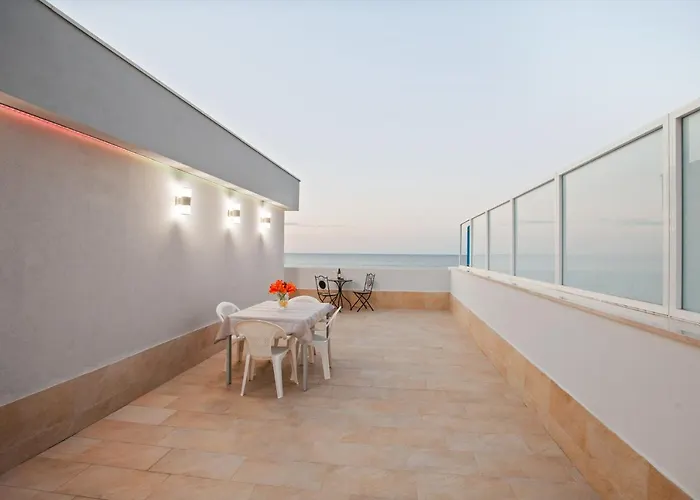 Guesthost - Tramonto Sul Mare Near The Airport Appartamento Bari