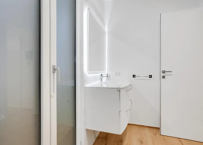 Guesthost - Tramonto Sul Mare Near The Airport Appartamento