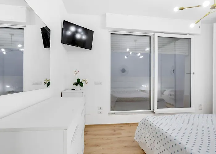 Guesthost - Tramonto Sul Mare Near The Airport Appartamento *