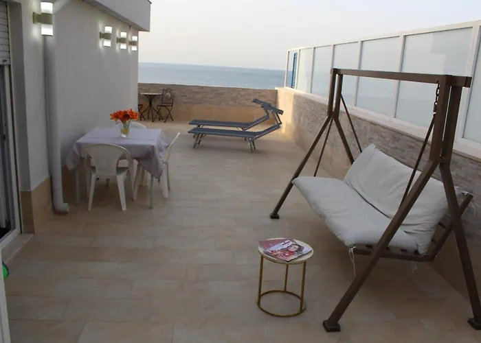 Guesthost - Tramonto Sul Mare Near The Airport Appartamento